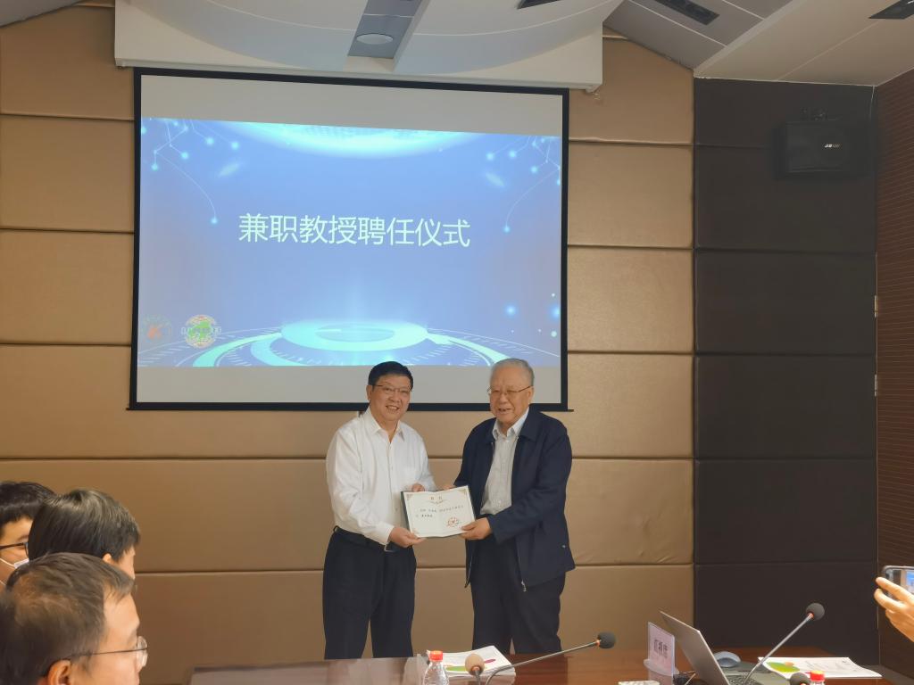 荣耀体育（中国）邀请汪旭光院士来校参加研讨会