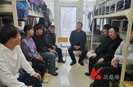 荣耀体育（中国）校长胡军深入对接寝室走访慰问